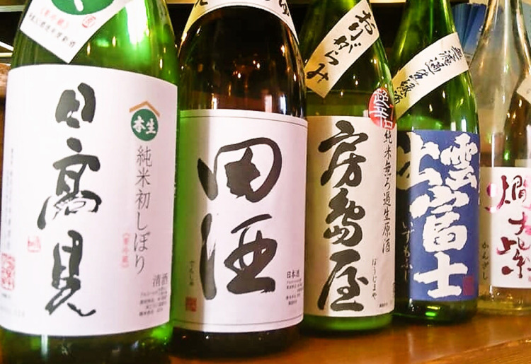 日本酒や焼酎を多種多様に取り揃えております